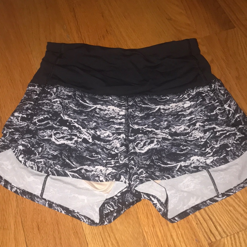 Lulu Lemon Speed Up Short High Rise 2.5”